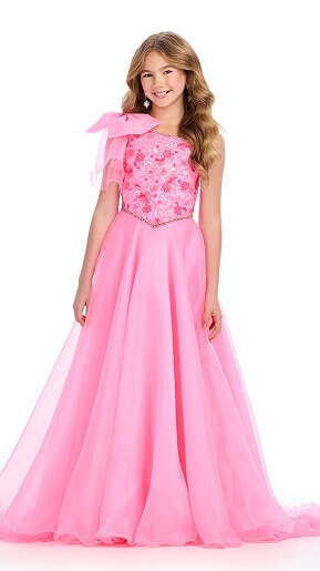 Model wearing a Little Girl Pageant dress